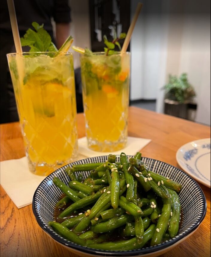 Chinesische gr&uuml;ne Bohnen mit Sesam und frischen Cocktails