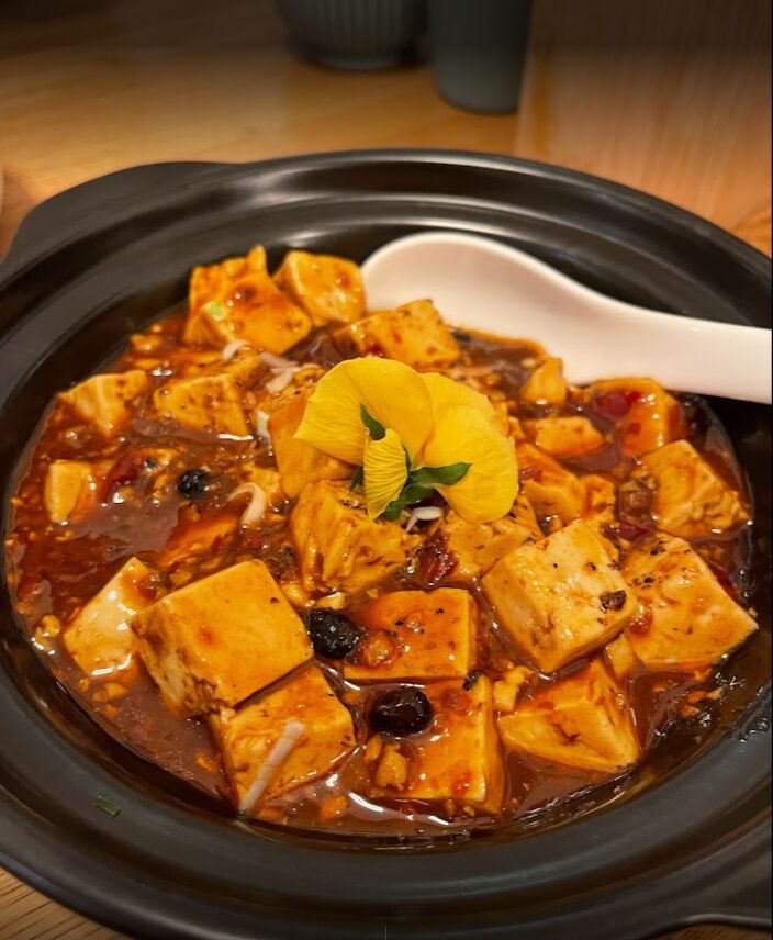 Veganes chinesisches Mapo Tofu Gericht im Butterfly Lovers Restaurant